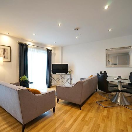 Modern 2 Bed Apartment With Juliet Balcony - Dhb Stays Leeds  Buitenkant foto