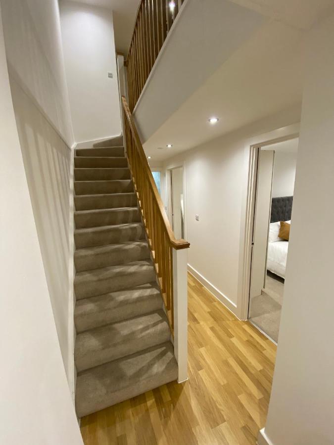 Modern 2 Bed Apartment With Juliet Balcony - Dhb Stays Leeds  Buitenkant foto
