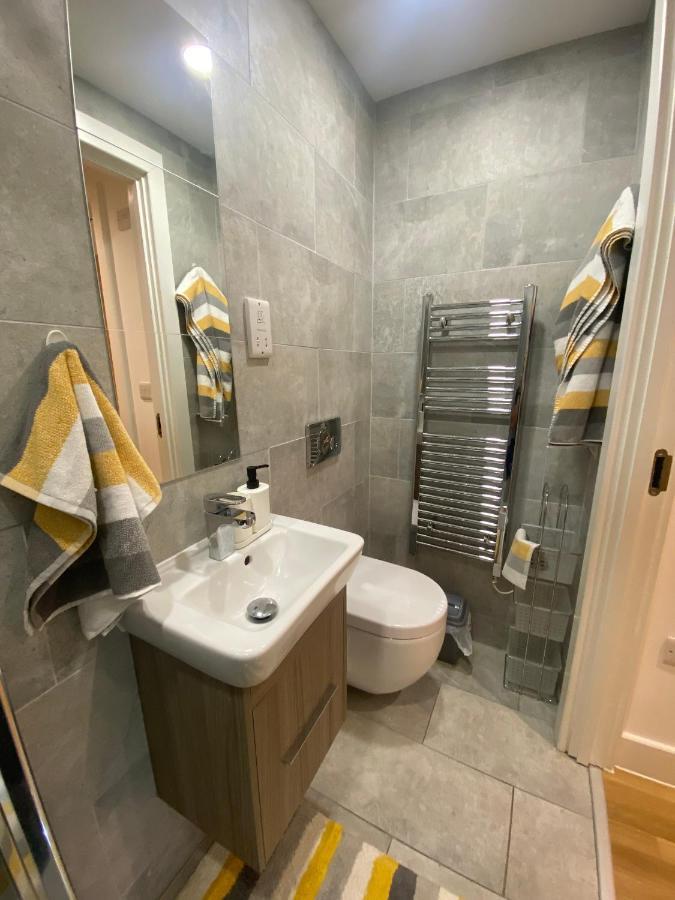 Modern 2 Bed Apartment With Juliet Balcony - Dhb Stays Leeds  Buitenkant foto